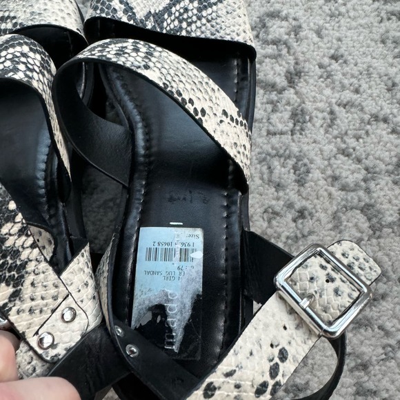 MADDEN GIRL CARTER PLATFORM REPTILE
LUG SANDALS Size 10 - Picture 9 of 12